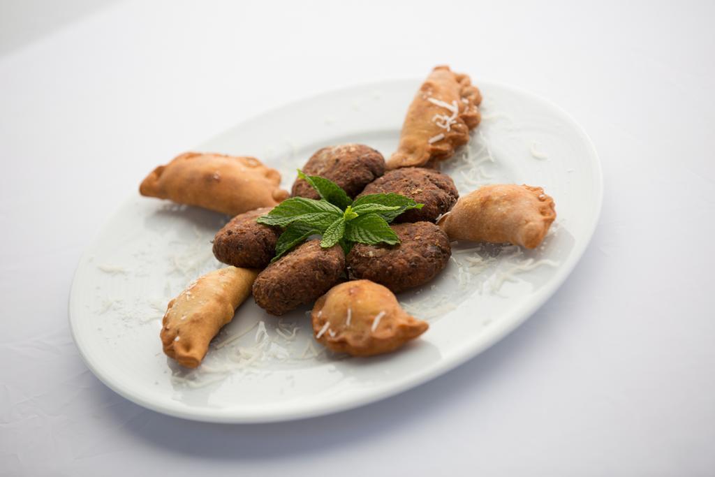 Aphrodite Hotel มิธิมนา ภายนอก รูปภาพ